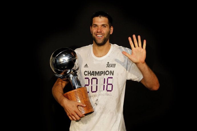 Felipe Reyes celebra el título de Liga