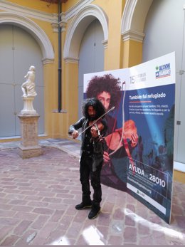 Ara Malikian toca el violín en el Museu de la Ciutat de Valencia