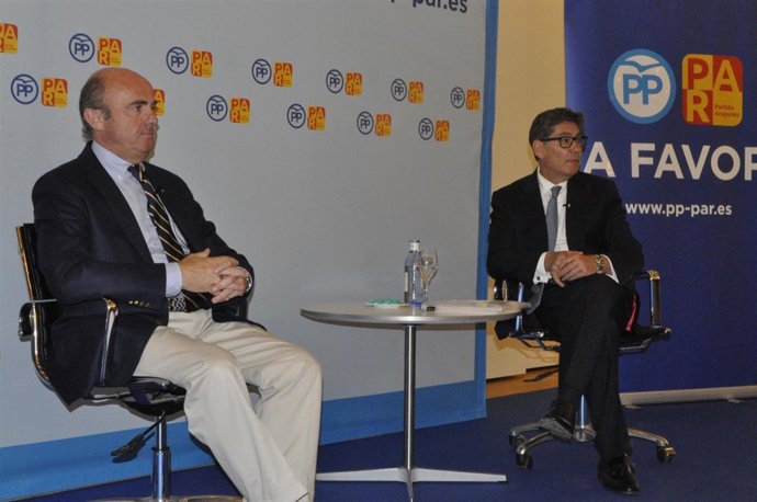 De Guindos, junto a Arturo Aliaga