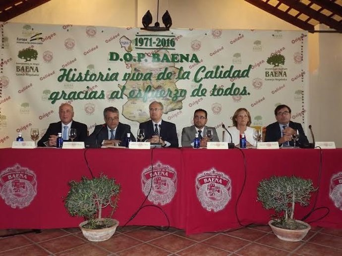 Ruiz (izda.), Durán (centro) y Ortiz durante la celebración de la DO Baena