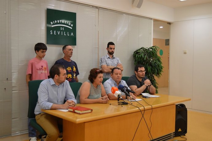 Rueda de prensa de alcades y diputados de IU en la Diputación de Sevilla