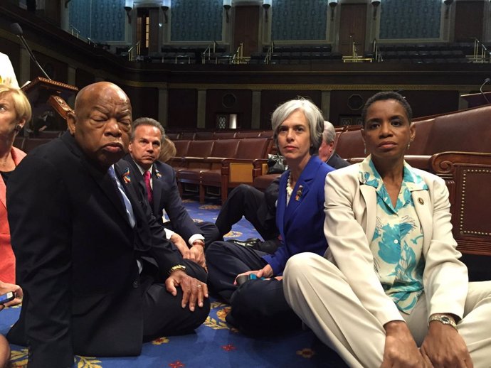 Sentada de congresistas demócratas en la Cámara de Representantes
