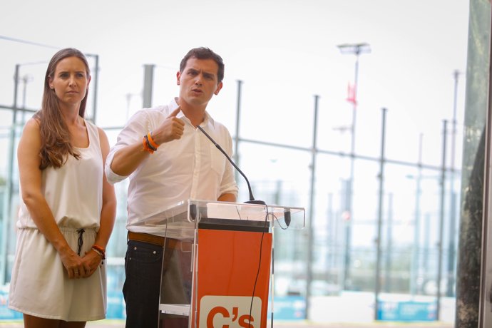Albert Rivera en  un acto en una piscina pública de Santa Cruz de Tenerife