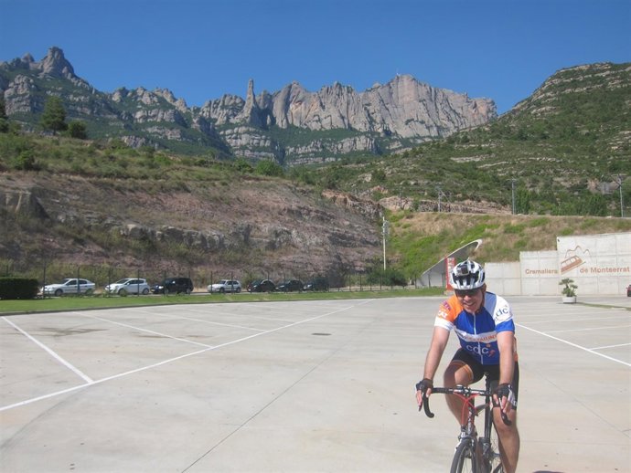 El candidato de CDC a las elecciones generales, F.Homs, en bicicleta