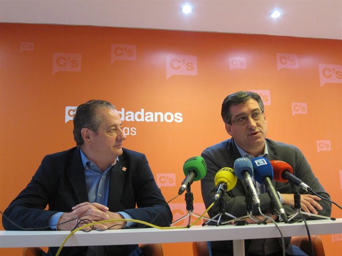 García (izquierda) y Prendes, durante la rueda de prensa. 