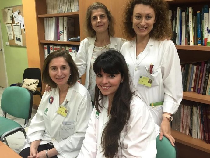 Raquel Barbosa, rodeada de su equipo de trabajo.