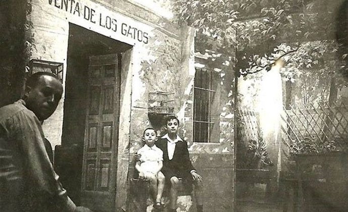 Foto de época de la Venta de los Gatos.