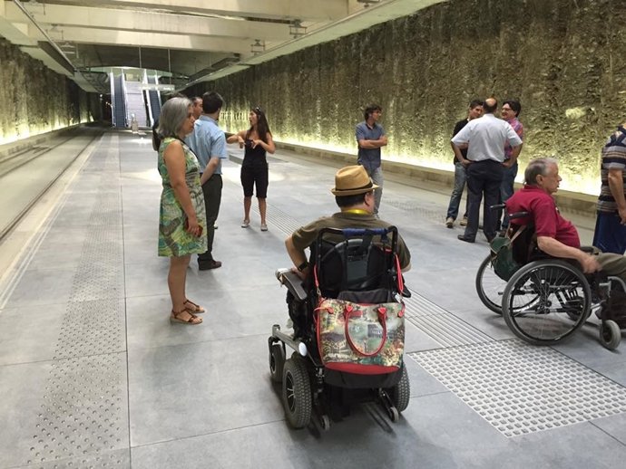 La Comisión Municipal de Accesibilidad del de Granada visita el metro