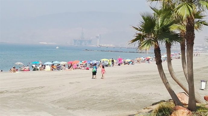 Estado de la playa de Almería este viernes