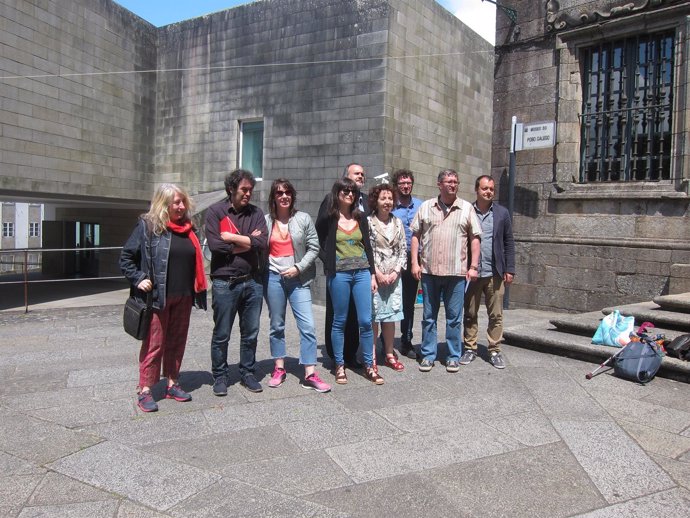 Ferrán Vello con los concejales de cultura de Santiago, A Coruña y Ferrol