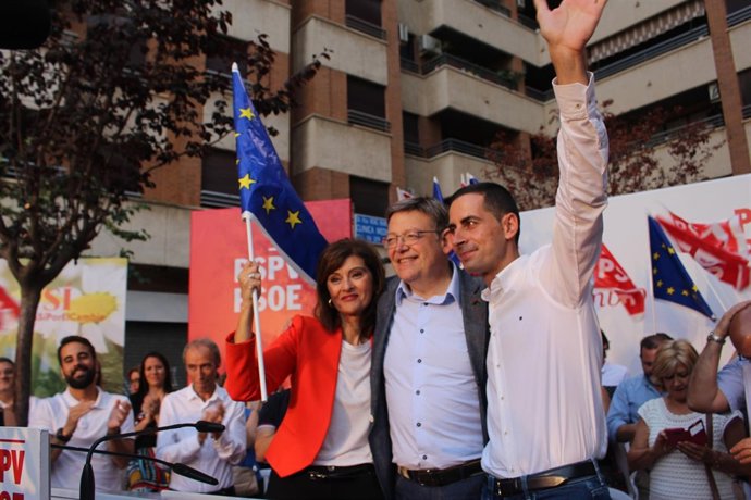 Botella, Puig y el alcalde de Mislata en el mitin