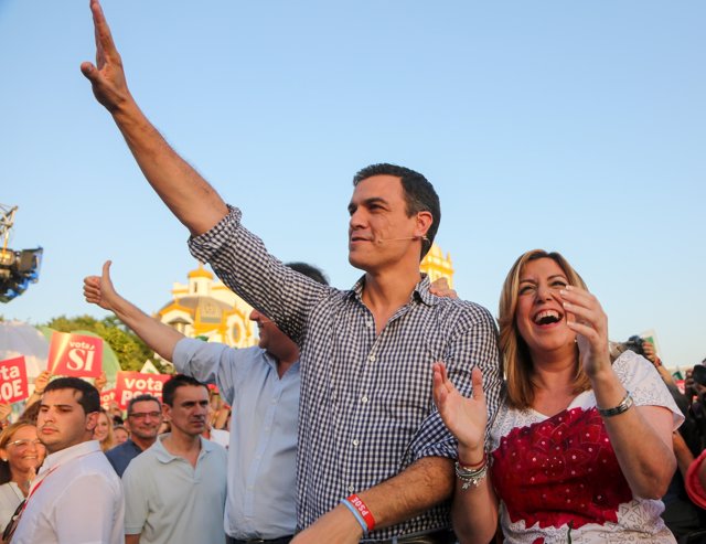 Pedro Sánchez y Susana Díaz cierran la campaña en Sevilla