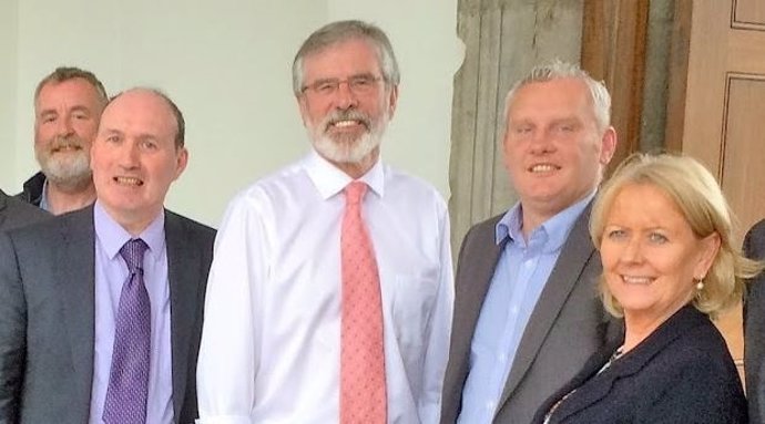 El presidente del partido nacionalista irlandés Sinn Féin, Gerry Adams