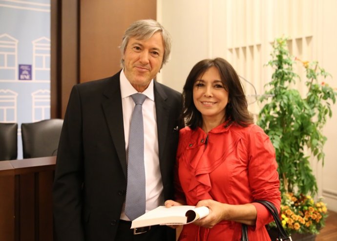 El poeta Alejandro Roomers publica su nueva obra España en mi y otros poemas