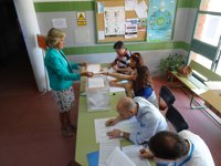 Abren "con toda normalidad" todos los colegios electorales de Extremadura
