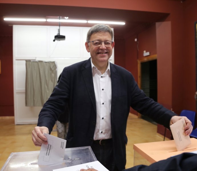 Puig votando en las elecciones del 26J