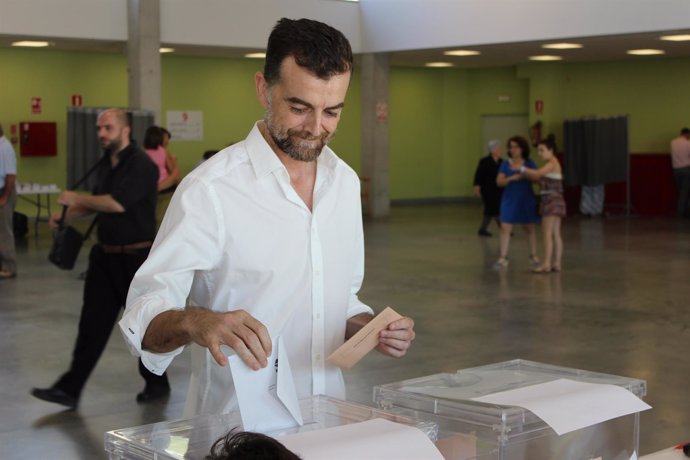 Maíllo vota en Aracena.