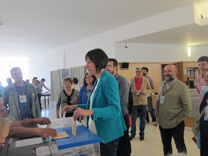 La portavoz nacional del BNG, Ana Pontón, votando
