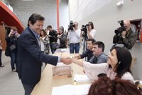 "Espero que venga mucha gente", dice Javier Fernández (PSOE) tras votar