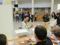 Carrera pide a los riojanos que "no acudieron a votar el 20D" que hoy "acudan a las urnas"