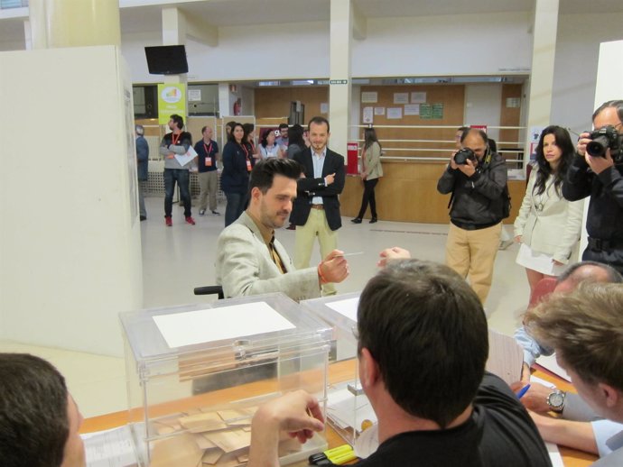 Alberto Carrera ejerce su derecho a voto