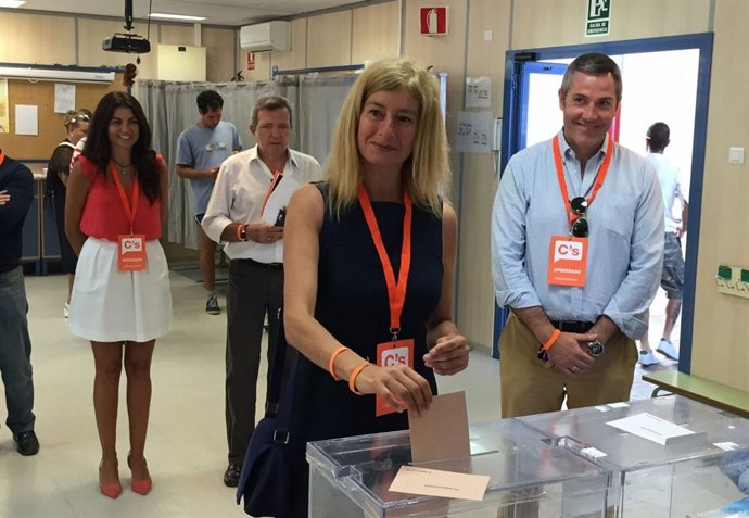 Irene Rivera vota el 26J en Mijas