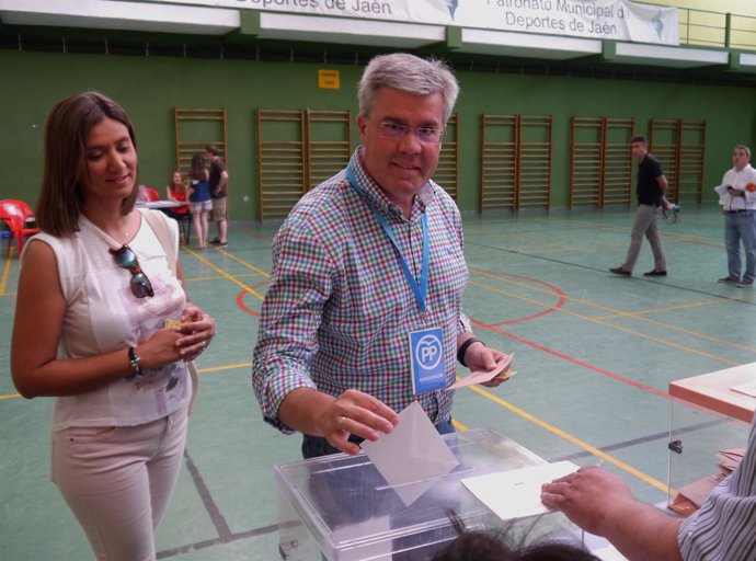 El candidato del PP de Jaén al Congreso José Enrique Fernández de Moya
