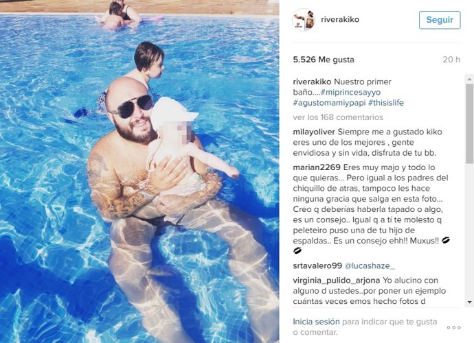 El primer baño de Kiko Rivera y su pequeña Ana Rivera Rosales