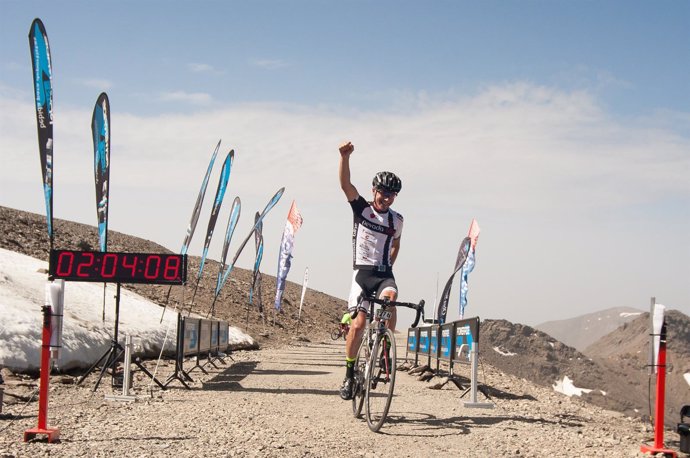 El ciclista granadino Marcos Robles gana la XXIII Subida al Pico Veleta