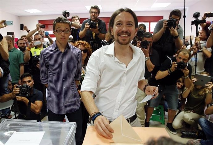Pablo Iglesias votando