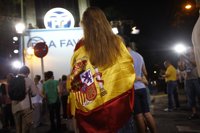 Simpatizantes del PP celebran ya en 'Génova': "Se nota, se siente, Mariano presidente"