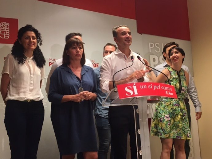 Armengol y Pere Joan Pons en noche electoral 26J