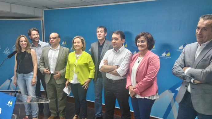 Oramas, acompañada de cargos de CC