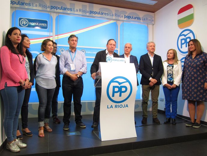 Sanz junto a candidatos populares analiza resultados del PP