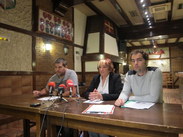 Integrantes del colectivo Txupin Etxepare.