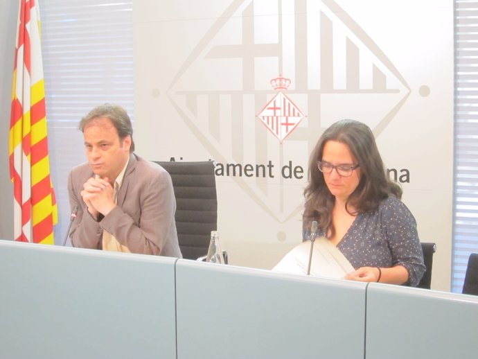 El teniente de alcalde Jaume Asens y la directora Aida Guillén