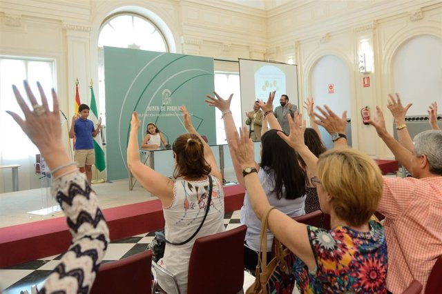 Reconocen la labor de docentes, familiares y centros en bibliotecas escolares