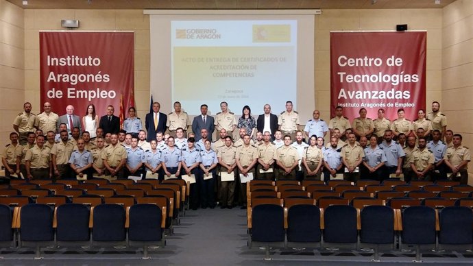 INAEM y Defensa acreditan la experiencia de 75 miembros de las Fuerzas Armadas