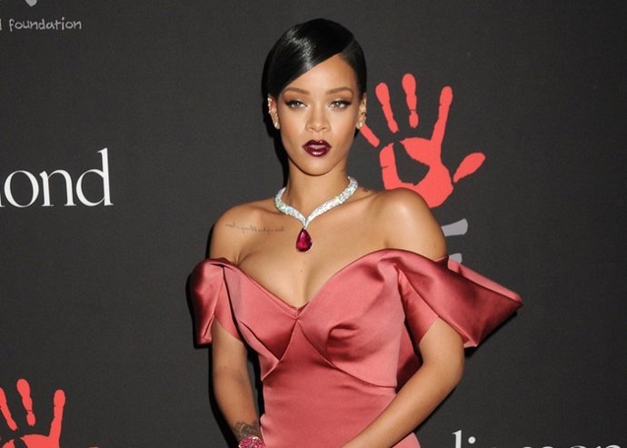 Rihanna/ cordon