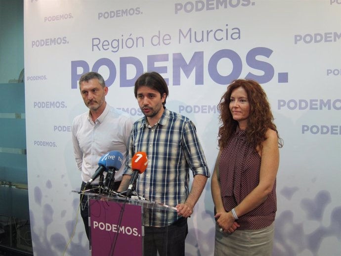 Urralburi, Sánchez Serna y García Navarro, en la rueda de prensa