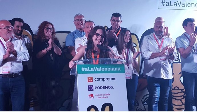 Mónica Oltra y otrso miembros de A la Valenciana