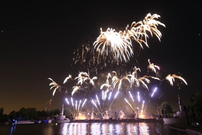 Espectáculo de fuegos artificiales de las fiestas de Tres Cantos (Madrid) 