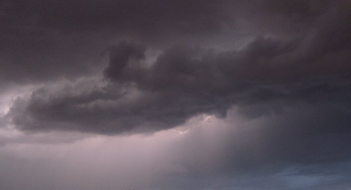 Tormenta, lluvia, cielo nuboso, rayos, tempestad, chubascos