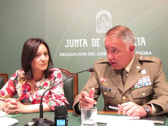 La delegada de la Junta y el general