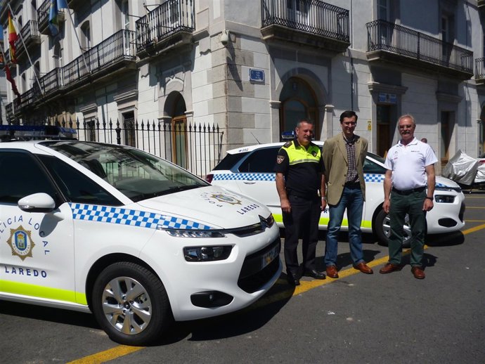 Entrega de los vehículos policiales