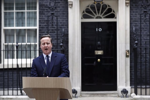El primer ministro británico, David Cameron, habla en Downing Street