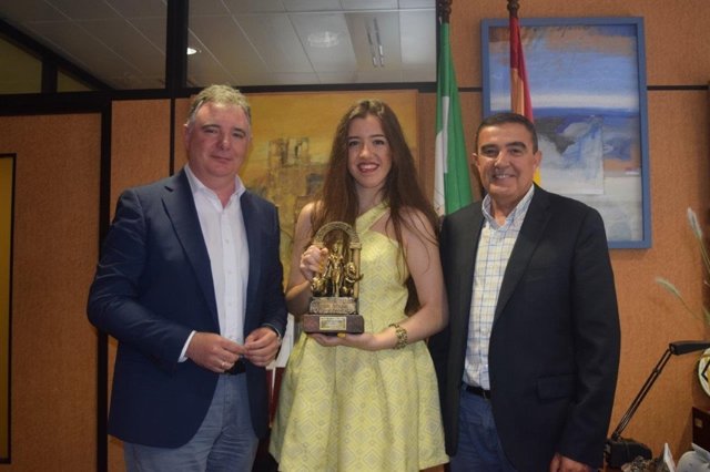 Celia Morales recibe el premio a mejor alumna Selectividad