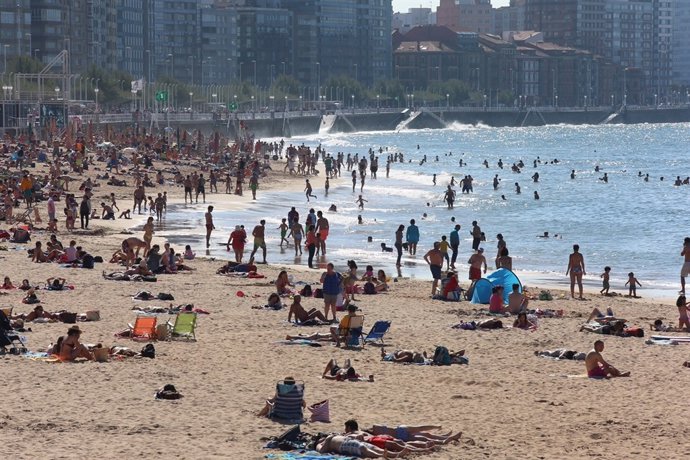 Playa de San Lorenzo, Gijón, turismo, verano