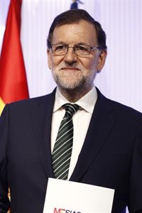 Rajoy reivindica su derecho a gobernar y dice "que todo el mundo debe tranquilizarse" para negociar 
