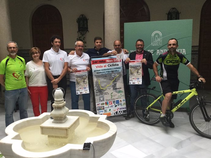 Presentación del reto ciclista solidario 'Non stop'.